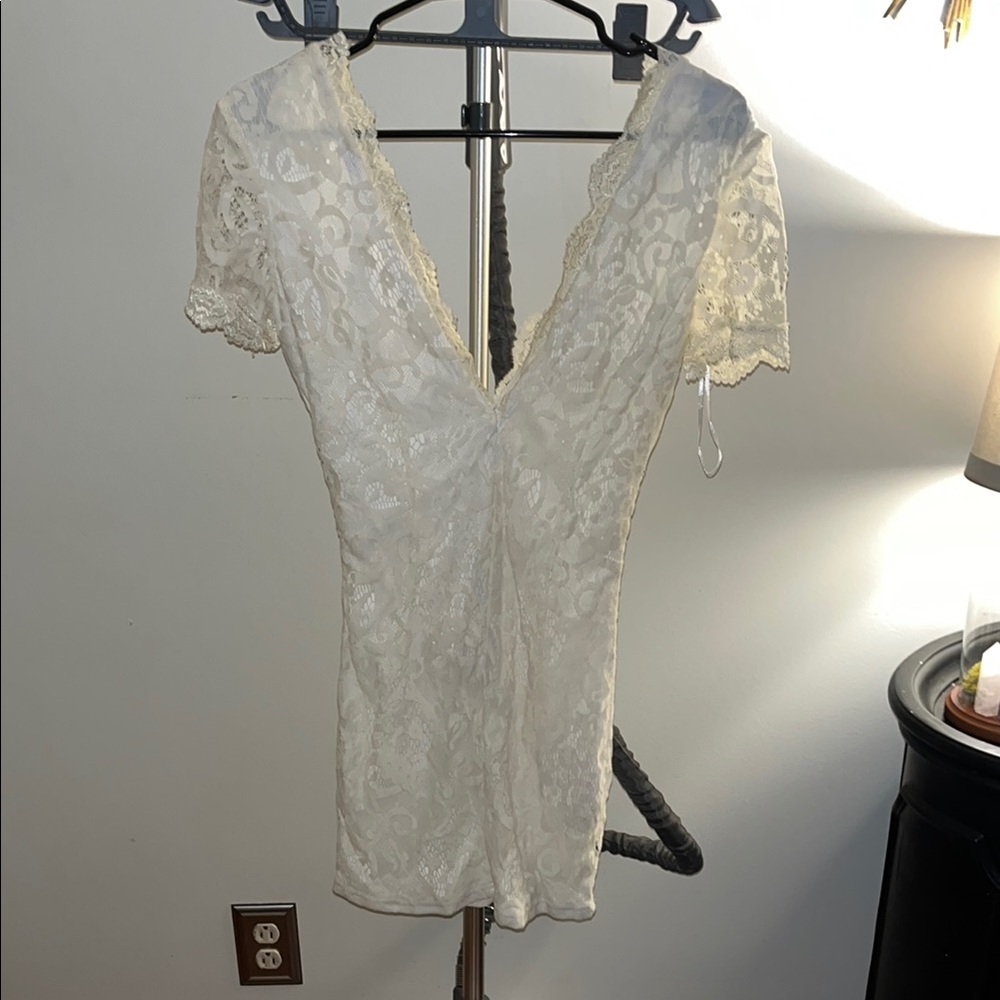 Tobi Elegant Lace V-Neck Dress